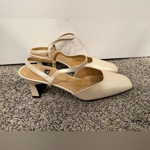 Stuart Weitzman slingback pumps cream size 6